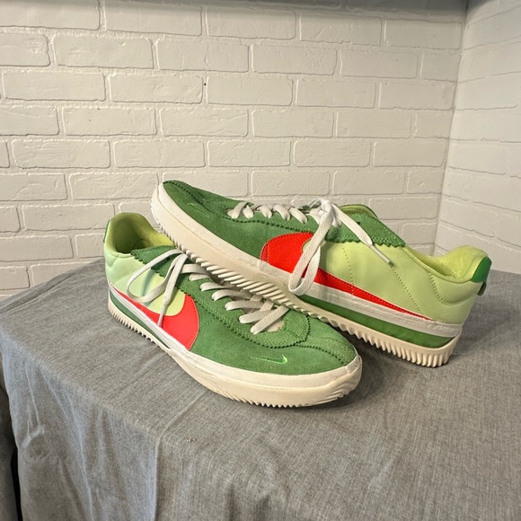 Nike SB Skateboarding Sneakers. - Picture 2 of 6